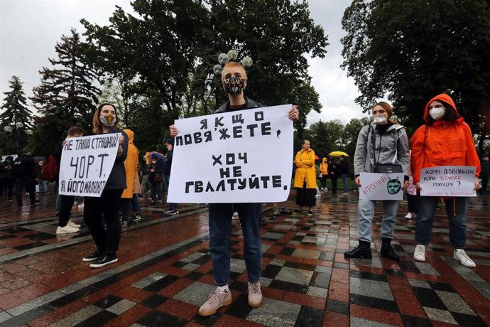Archivo - Protestas contra el Ministerio del Interior en Kiev