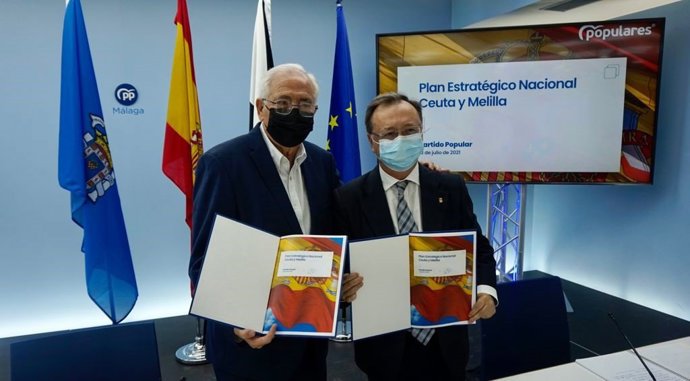 Los presidentes regionales del PP de Ceuta y Melilla, Juan Vivas y Juan José Imbroda, han firmado este martes un Plan Estratégico Nacional.