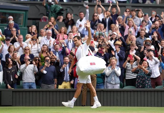 07 July 2021, United Kingdom, London: Swiss tennis player Roger Federer leaves after losing his men's singles quarter-final match against Polish Hubert Hurkacz on day nine of the 2021 Wimbledon Tennis Championships at The All England Lawn Tennis and Cro