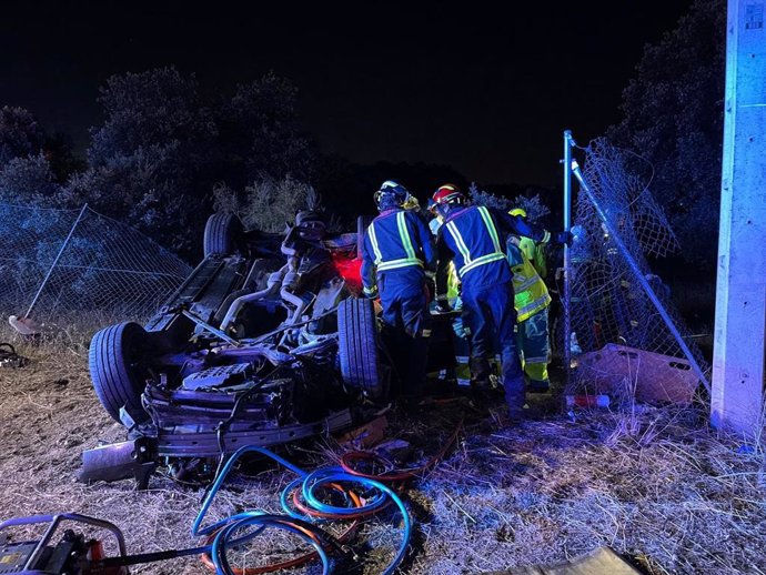 Servicios de emergencia actuando en el accidente