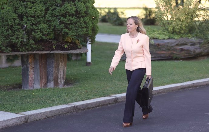 Arxiu - La vicepresidenta primera del Govern espanyol i ministra d'Afers Econmics, Nadia Calviño, arriba al palau de La Moncloa