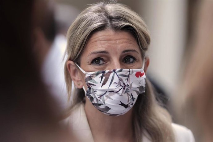 La vicepresidenta Tercera del Gobierno y Ministra de Trabajo y Economía Social, Yolanda Díaz, a su llegada a la comisión de Trabajo, Inclusión, Seguridad Social y Migraciones, a 28 de junio de 2021, en el Senado, Madrid, (España).