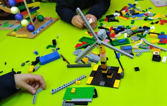 La CEU UCH el proyecto dart4city para que jóvenes de primaria y secundaria combinen robótica y arte