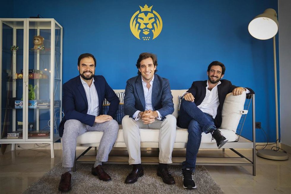 Pedro Belaunzarán, director de patrocinios de MAD Lions,   Jorge Schnura, cofundador y presidente de MAD Lions y vicepresidente de OverActive, Ricardo Gómez-Acebo, director financiero.