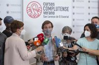 Almeida cree que es momento "de compatibilizar más que nunca lucha contra el virus y reactivación de economía"