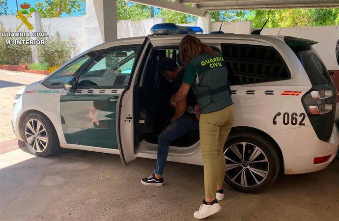 La Guardia Civil detiene a 4 personas por los delitos de detención ilegal, extorsión y robo con violencia en una localidad de la Ribera Baixa