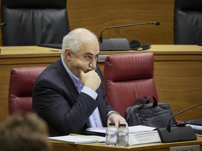 Archivo - El vicepresidente segundo del Gobierno de Navarra, José María Aierdi, durante un pleno en el Parlamento de Navarra.