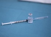 Andalucía baja hasta los 25 años la autocita para la vacuna Covid y prevé completar a los veinteañeros en julio