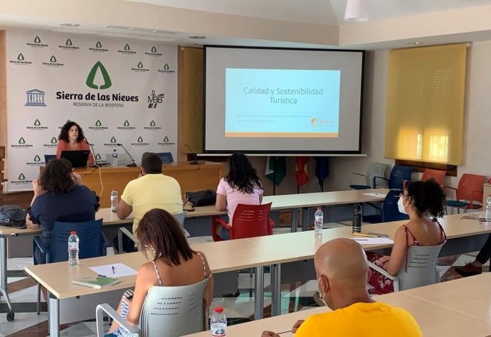 Turismo Costa del sol da formación en Sierra de las Nieves sobre calidad y sostenibilidad en empresas
