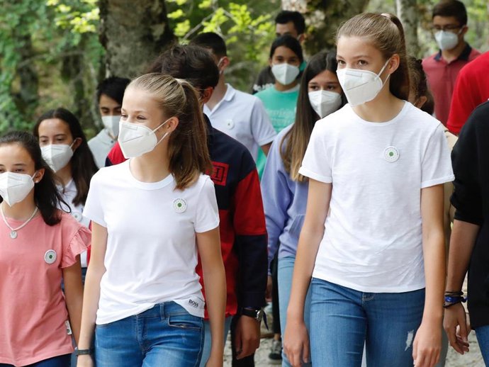 Las hijas de los Reyes han presidido su primer acto en solitario en la madrileña Sierra del Rincón, comprometidas con la lucha contra el cambio climático