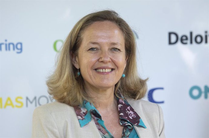 La vicepresidenta segunda y ministra de Asuntos Económicos y Transformación Digital, Nadia Calviño, a su llegada a la inauguración de DigitalES Summit 2021, a 7 de julio de 2021, en el Real Jardín Botánico, Madrid, (España).