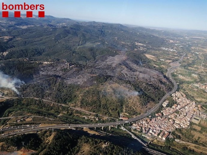 Incendio forestal en Castellví y Martorell (Barcelona)