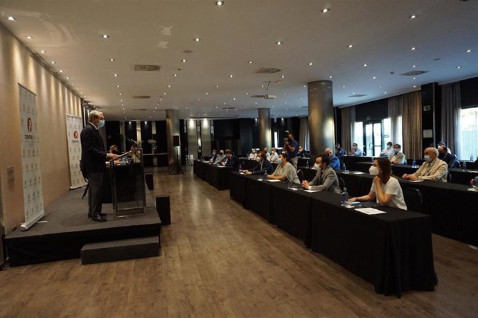 Rogelio Velasco insterviene en la clausura de la asamblea de Construcor.