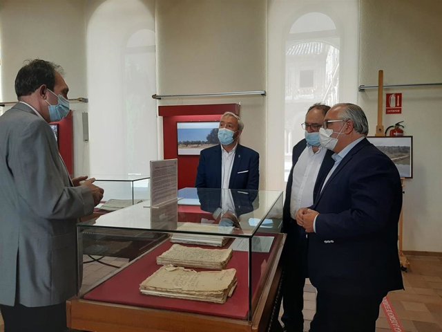 Visita a la muestra sobre Andújar en el Archivo Histórico Provincial