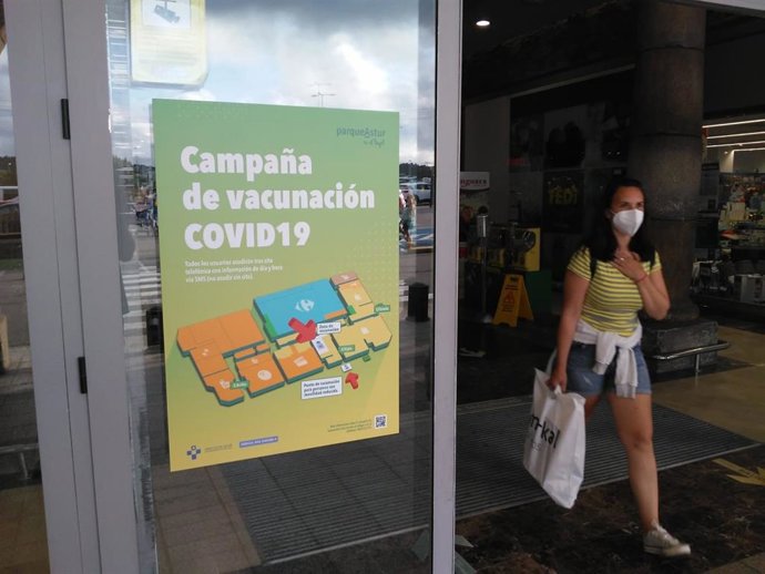 Campaña de vacunación contra la COVID-19 en Asturias, en las instalaciones del centro comercial ParqueAstur