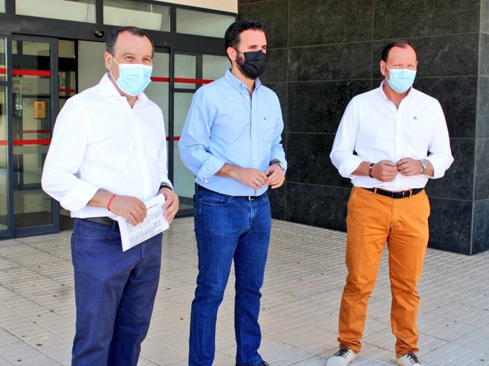 Los socialistas José Luis Ruiz Espejo, Kiko Calderón y Miguel Asencio en Antequera