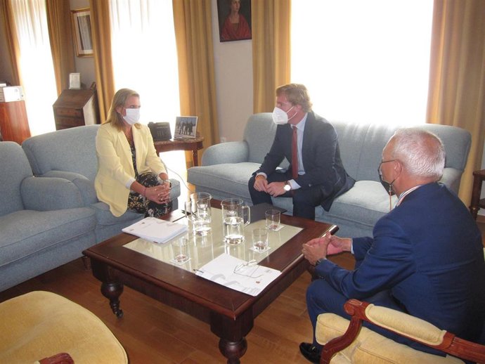 La delegada del Gobierno en Extremadura, Yolanda García Seco, y el alcalde de Badajoz, Ignacio Gragera