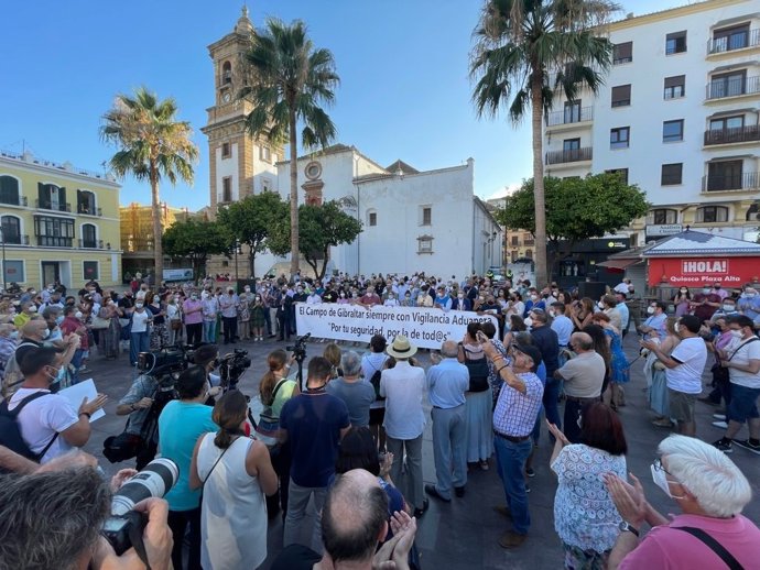 Concentración en la plaza Alta de Algeciras en apoyo a Vigilancia Aduanera