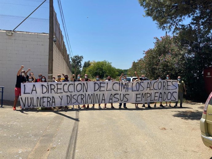 Protesta celebrada por miembros de la plantilla del centro de internamiento Los Alcores