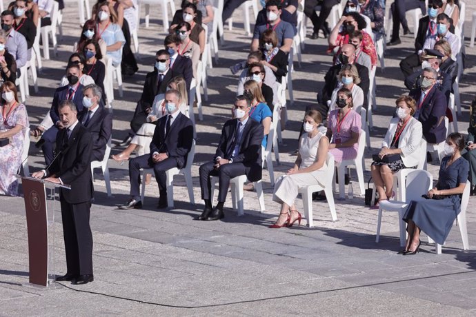 El Rey Felipe VI, interviene durante el acto de homenaje de Estado a las víctimas de la enfermedad por coronavirus y de reconocimiento al personal sanitario, en la plaza de la Armería del Palacio Real, a 15 de julio de 2021, en Madrid (España). El acto,