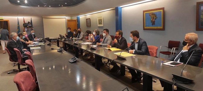 Reunión de la comisión responsable de seguimiento del Protocolo de actuación para la ordenación del recinto urbano en torno al antiguo Hospital Universitario Central de Asturias, en El Cristo-Buenavista, Oviedo.
