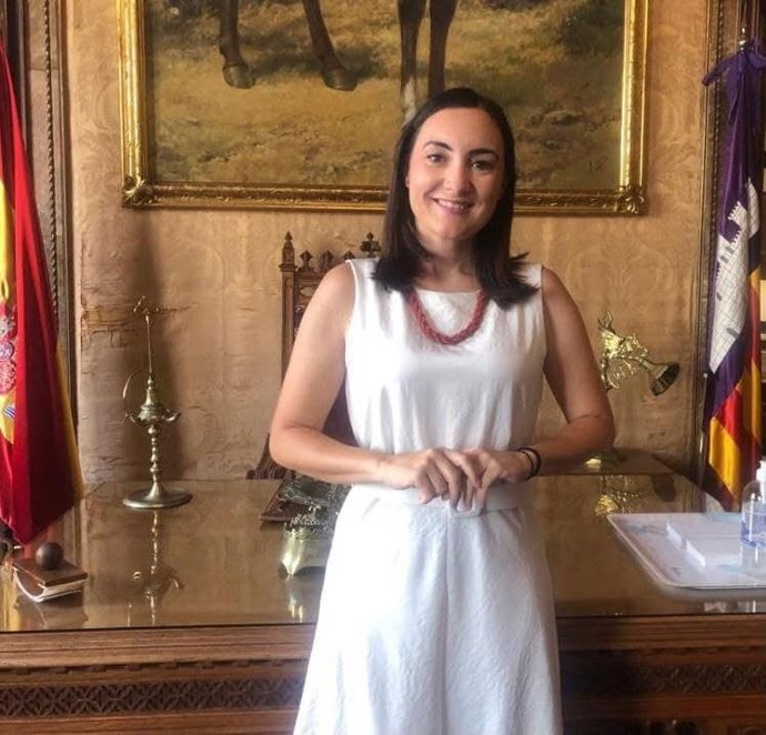 La portavoz de Ciudadanos en el Consell de Mallorca, Beatriz Camiña, antes de pronunciar su discurso.