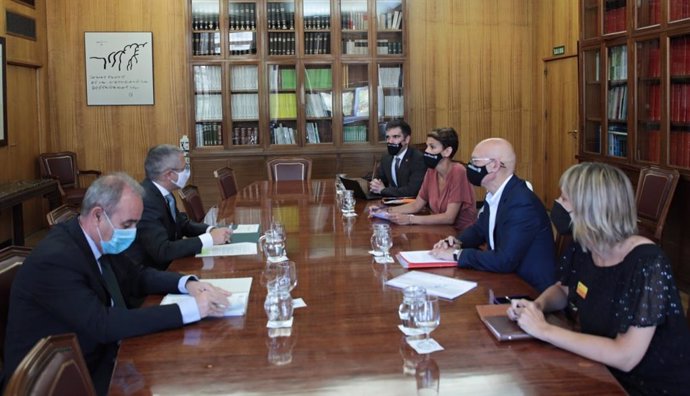 Reunión entre la presidenta del Gobierno de Navarra, María Chivite, y el secretario de Estado de Medio Ambiente, Hugo Morán.