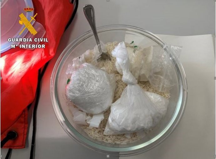 Droga encontrada en la alcantarilla.