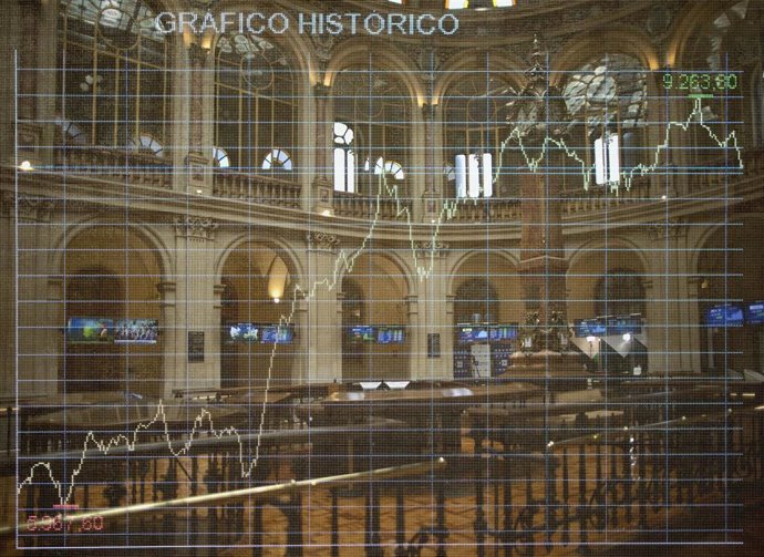 Valores del Ibex 35 en los paneles del Palacio de la Bolsa, a 9 de julio de 2021, en Madrid, (España)