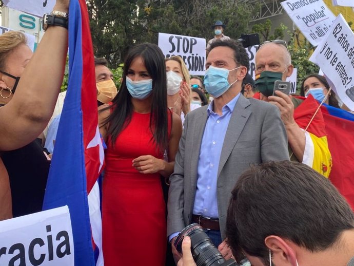 El vicesecretario general de Ciudadanos y portavoz en el Congreso de los Diputados, Edmundo Bal, ha acudido este miércoles a las protestas en Madrid contra el Gobierno de Díaz-Canel para mostrar apoyo a los ciudadanos cubanos.