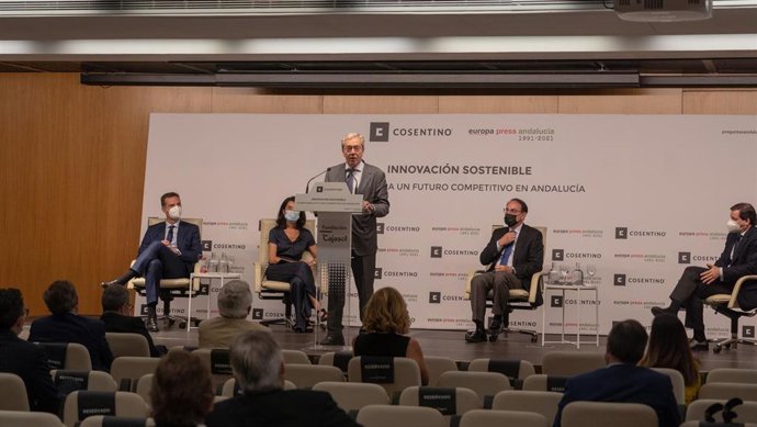 El consejero de Transformación Económica, Industria, Conocimiento y Universidades, Rogelio Velasco, en el foro sobre innovación sostenible organizado por Europa Press y Grupo Cosentino.