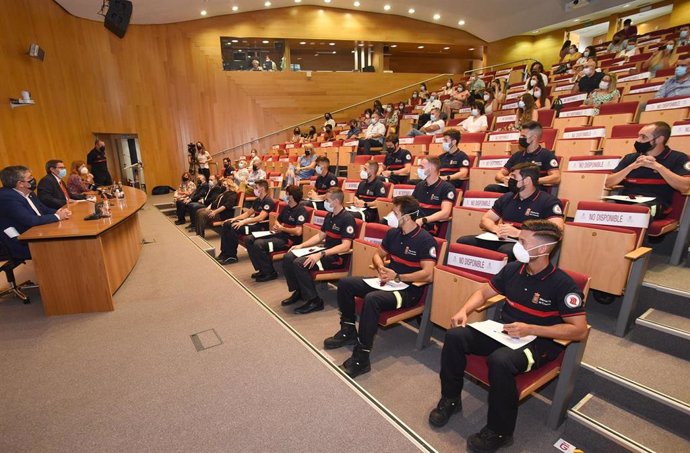 Trece nuevos bomberos toman posesión como funcionarios de la Agencia Provincial de Extinción de Incendios