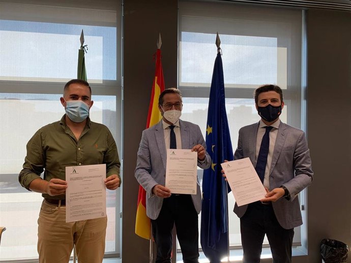 Un nuevo servicio de transporte público conecta el núcleo urbano de Dílar con el área recreativa del río Dílar