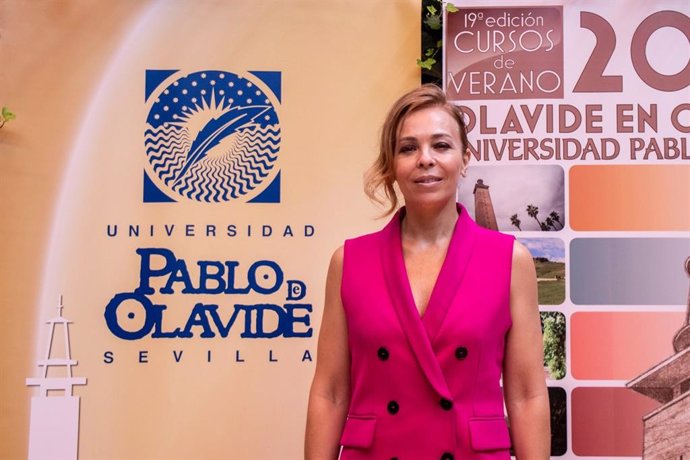 La presidenta del Consejo Social de la UPO, Rocio Reinoso, durante la celebración de la XIX edición de los Cursos de Verano de la UPO en Carmona (Sevilla)