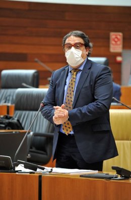 El vicepresidente segundo de la Junta y consejero de Sanidad y Servicios Sociales, José María Vergeles