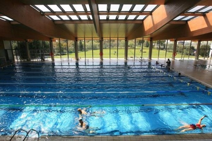 Archivo - Imagen de la piscina del centro deportivo Gabriel Parellada, en la localidad de Tres Cantos.