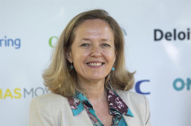 La vicepresidenta segunda y ministra de Asuntos Económicos y Transformación Digital, Nadia Calviño, a su llegada a la inauguración de ‘DigitalES Summit 2021’, a 7 de julio de 2021, en el Real Jardín Botánico, Madrid, (España).