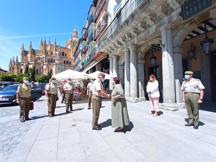 Luquero recibe al jefe del Estado Mayor del Ejercito de Tierra.