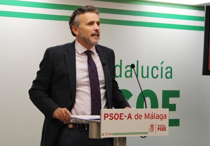 El diputado socialista por Málaga Ignacio López, en rueda de prensa.