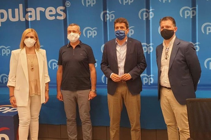 El presidente del PPCV, Caros Mazón, se reúne con el líder de SOS Hostelería, Fidel Molina