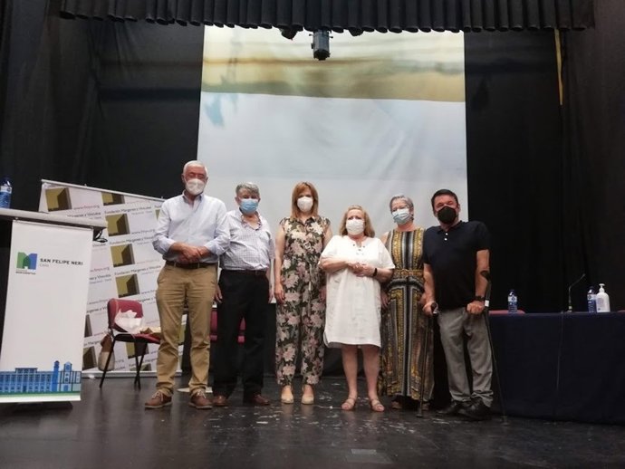 La delegada territorial de Igualdad, Políticas Sociales y Conciliación de la Junta en Cádiz, Ana Fidalgo, durante el homenaje brindado a Pepe Luna y Maru Cardenete.