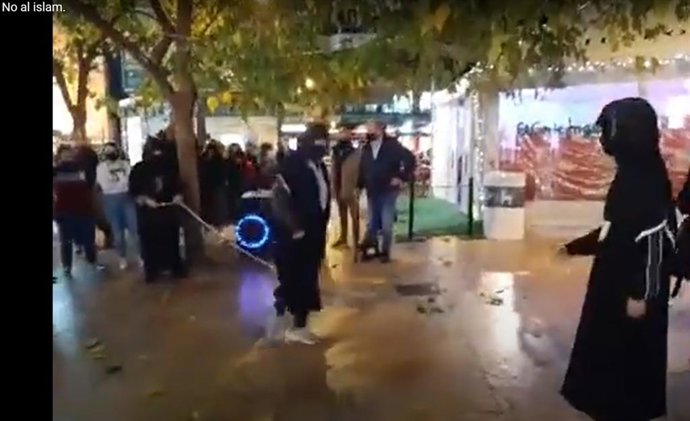 Archivo - Un momento de la acción 'No al Islam' de España 2000 en Valncia
