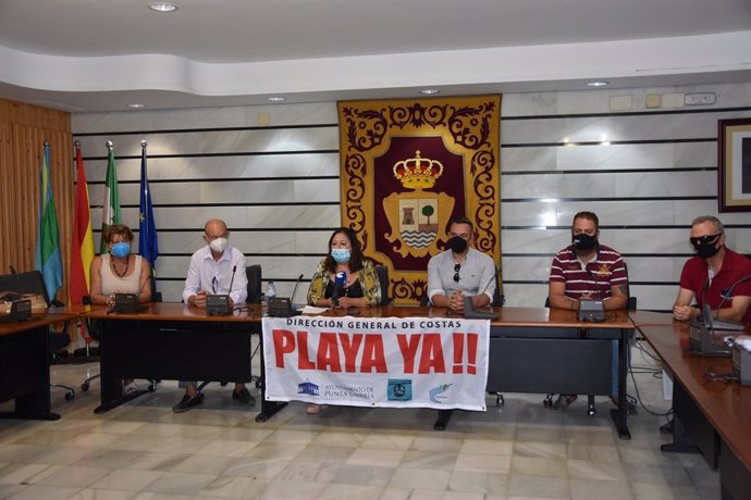 Reunión de la alcaldesa de Punta Umbría (Huelva), junto a asociaciones vecinales de El Portil.