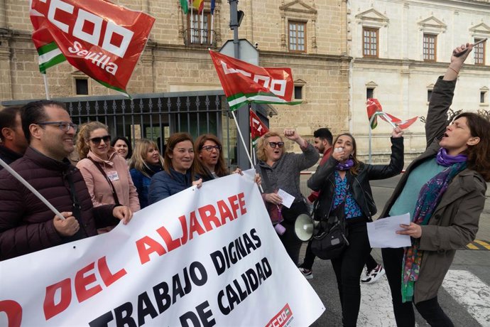 Archivo - CCOO Sevilla reclama mejoras en el hospital público San Juan de Dios del Aljarafe, en imagen de archivo.