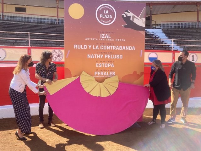 Presentación de las actuaciones, a cargo de responsables del Gobierno y del Ayuntamiento y de algunos artistas participantes.