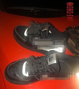 Las zapatillas que intentó robar el menor.