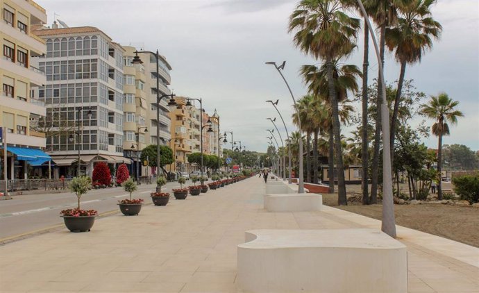 Archivo -  paseo marítimo de Estepona, que se conecta al proyecto de corredor litoral