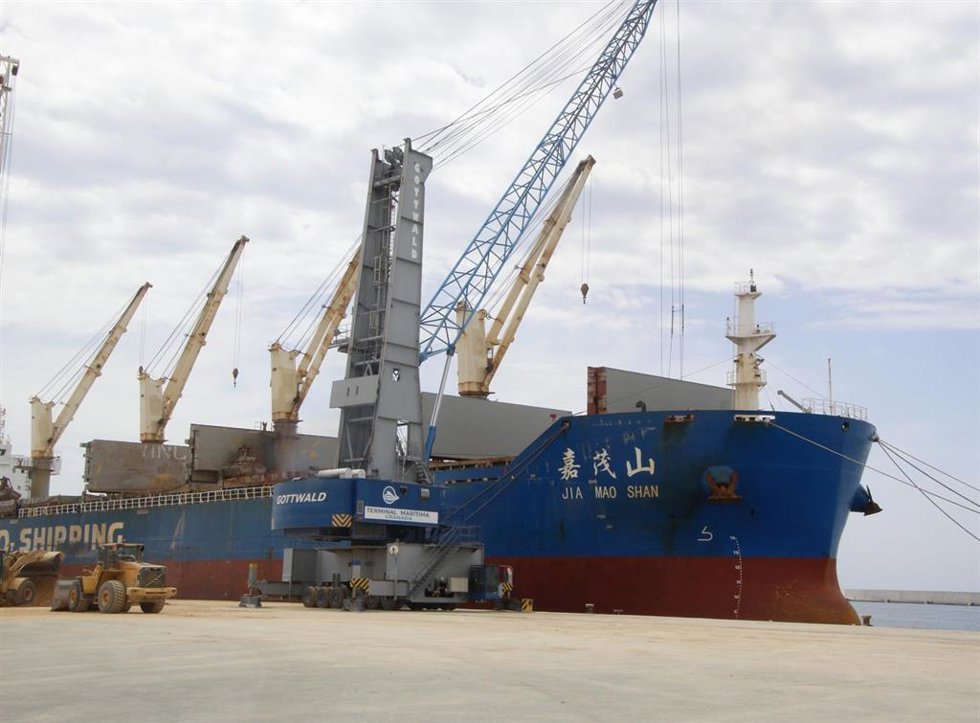 Archivo - Exportación de celestita desde el Puerto de Motril
