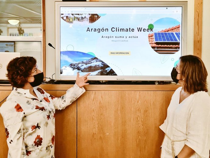La directora general de Cambio Climático y Educación Ambiental, Marta de Santos, y la jefa de servicio de Cambio Climático y Educación Ambiental, Nélida García