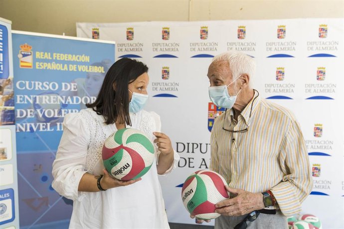 Presentación del Curso Nacional de Entrenadores de Voleibol de Nivel III